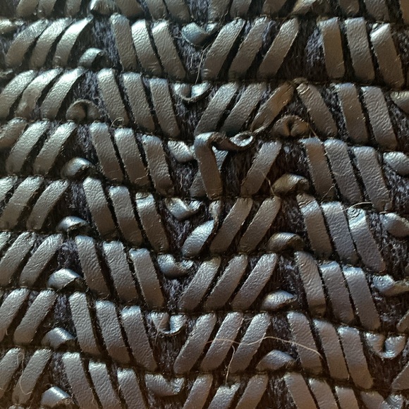 GUESS bodycon skirt, bought it at Guess boutique. Vintage. - Picture 3 of 6